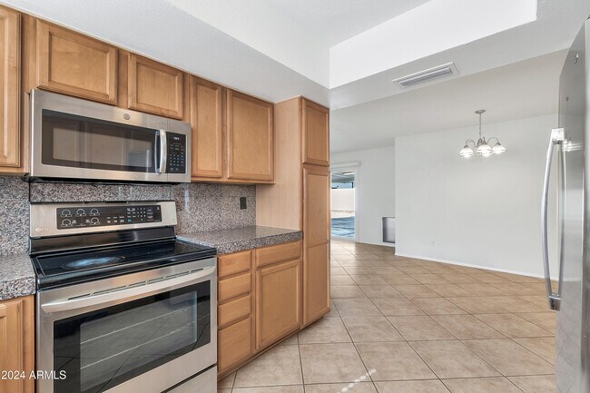 Building Photo - 5234 E Blanche Dr