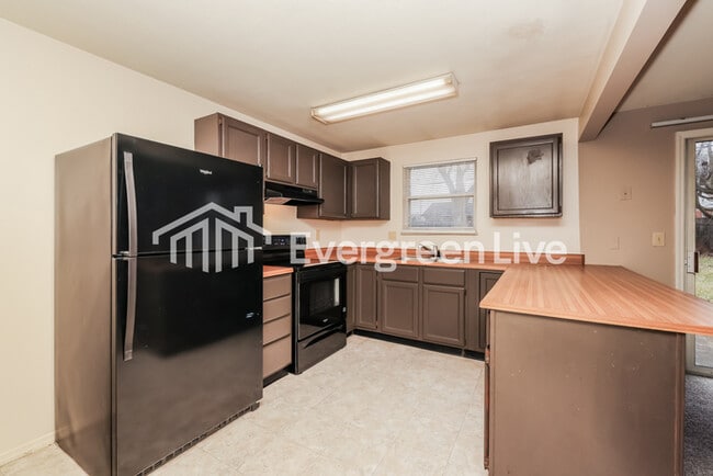 Building Photo - 4727 Stonehedge St