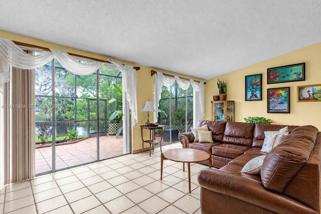 Building Photo - 3761 Alcantara Ave