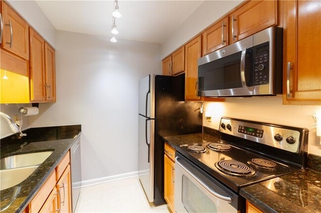 Building Photo - 2955 Seven Pines Ln
