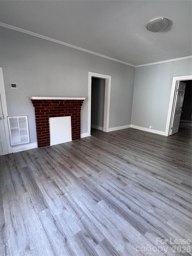 Building Photo - 65 White St SW