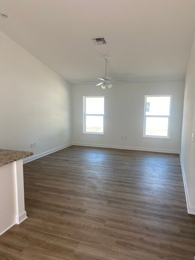 Building Photo - 3 Bedroom, 2 Bathroom home for rent