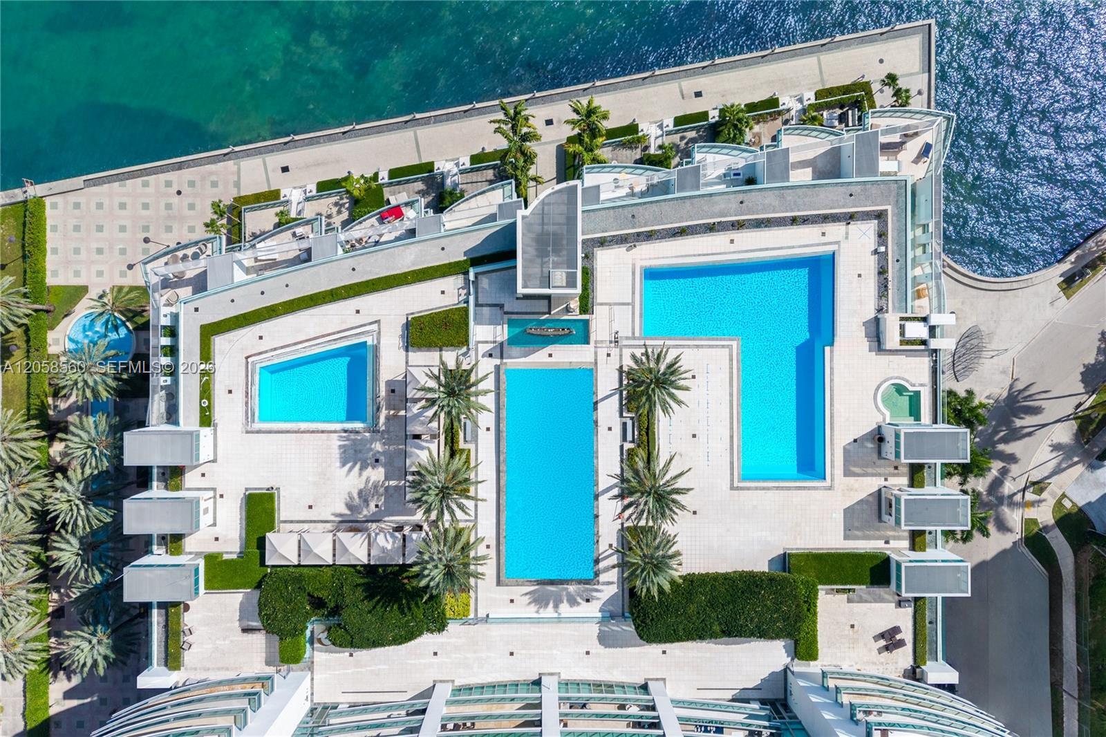 Building Photo - 1331 Brickell Bay Dr