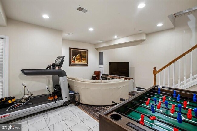 Building Photo - 1309 McLean Crest Ct