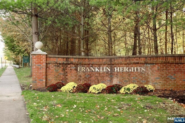 Building Photo - 2051 Charles