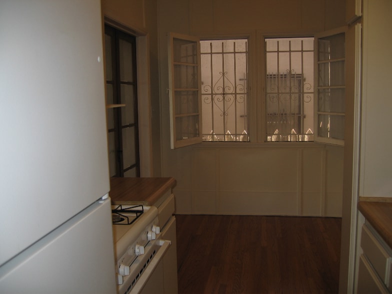 Building Photo - 115 N Sweetzer Ave