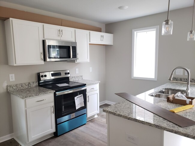 Building Photo - New Construction! 2 Bed/1.5 Bath Near Down...