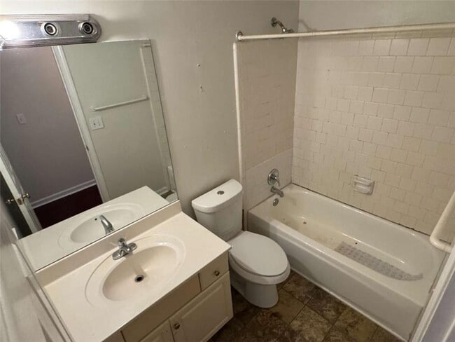 Building Photo - 875 Eagle Creek Dr NW