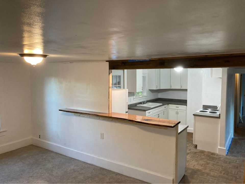 Building Photo - 64 Valley St