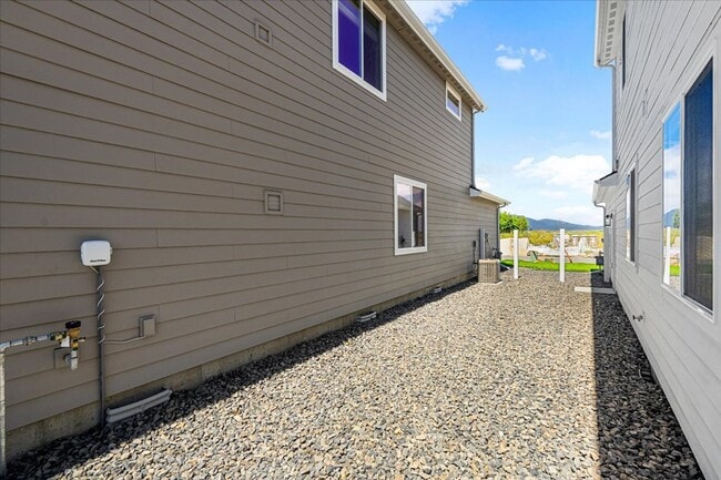 Building Photo - Experience Spacious Luxury: 4 Bedroom, 3 Bath Two-Story Rental Home Awaits