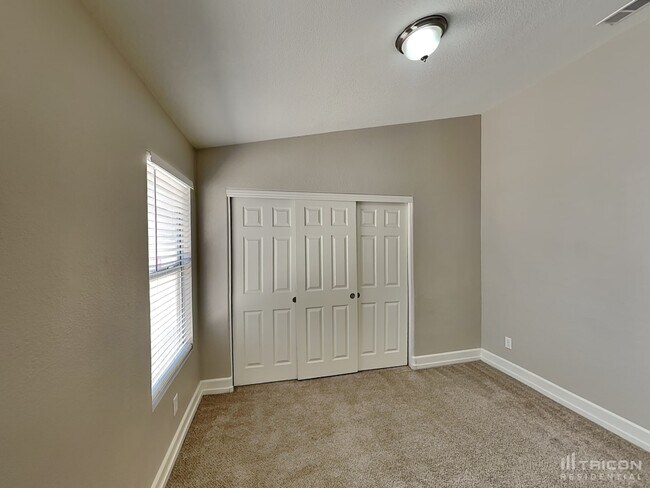 Building Photo - 5565 E Cy Young Dr