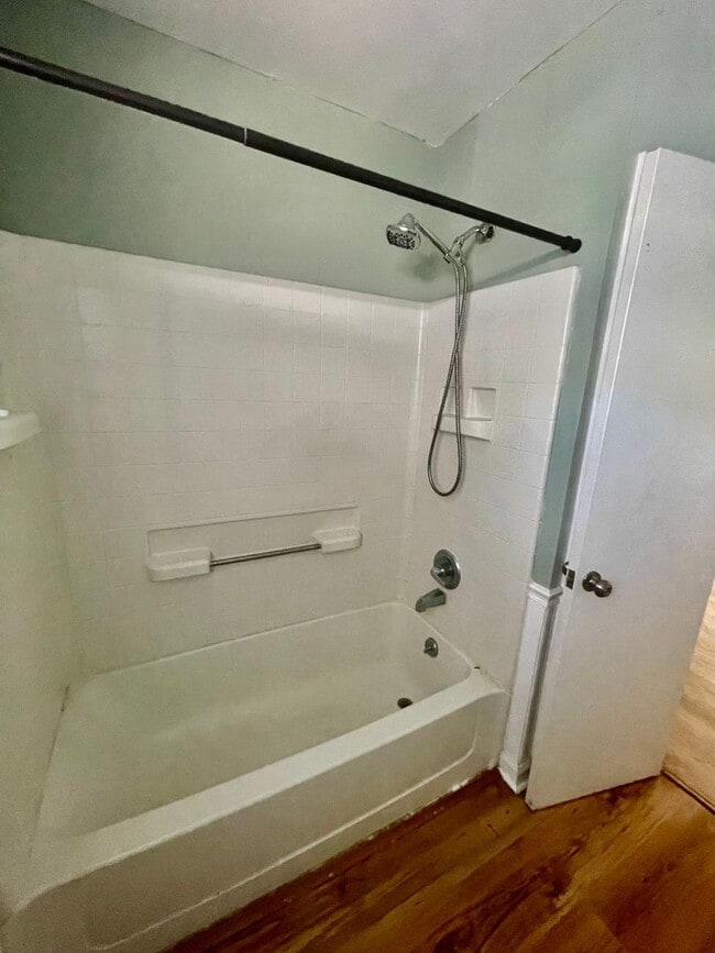 Building Photo - Welcome to this charming 3-bedroom, 2.5-ba...