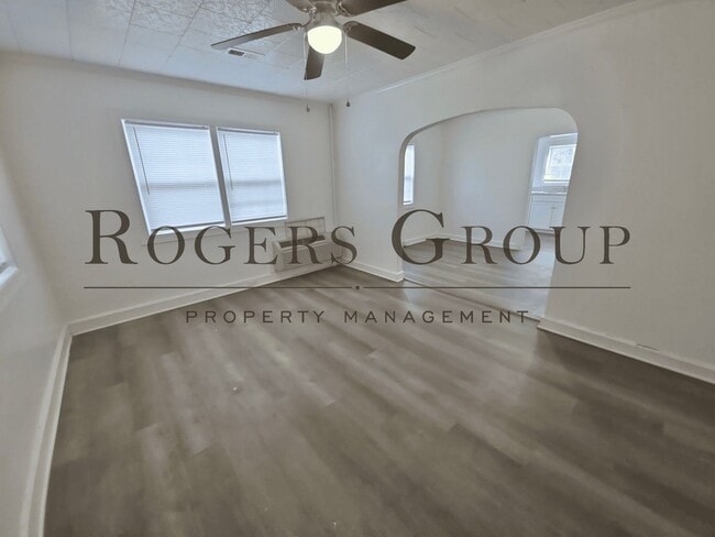 Building Photo - 926 Gay St