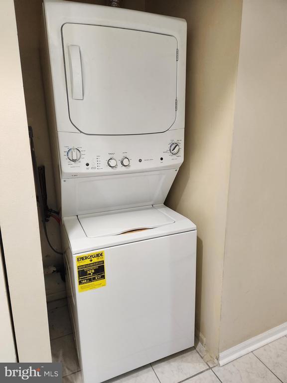 Building Photo - 5 Summit Ct