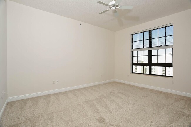 Building Photo - 701 S Olive Ave