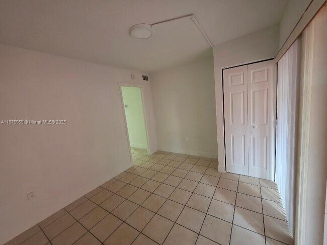 Building Photo - 800 SW 129th Pl