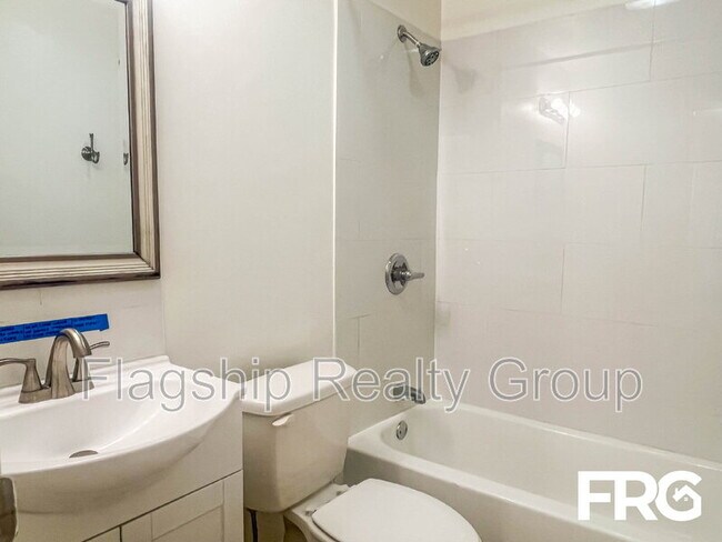 Building Photo - 466 Circle Dr