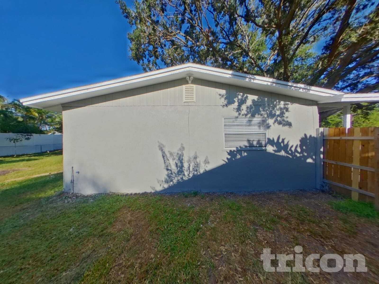 Building Photo - 4000 Berkshire Dr