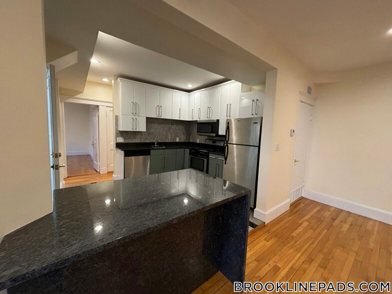 Building Photo - 69 Babcock St