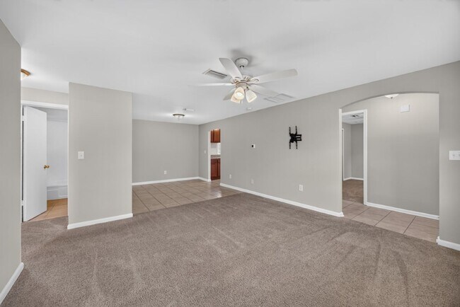 Building Photo - Cute 3/2 Home in Orange park on a corner lot