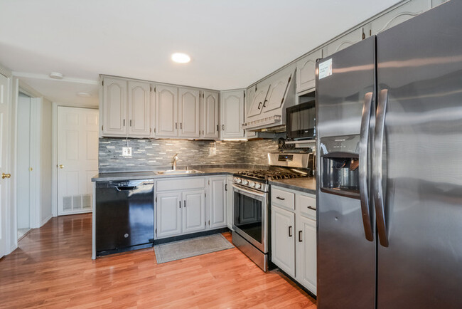 Building Photo - Fantastic 3bd/1.5ba home! Let yourself in!