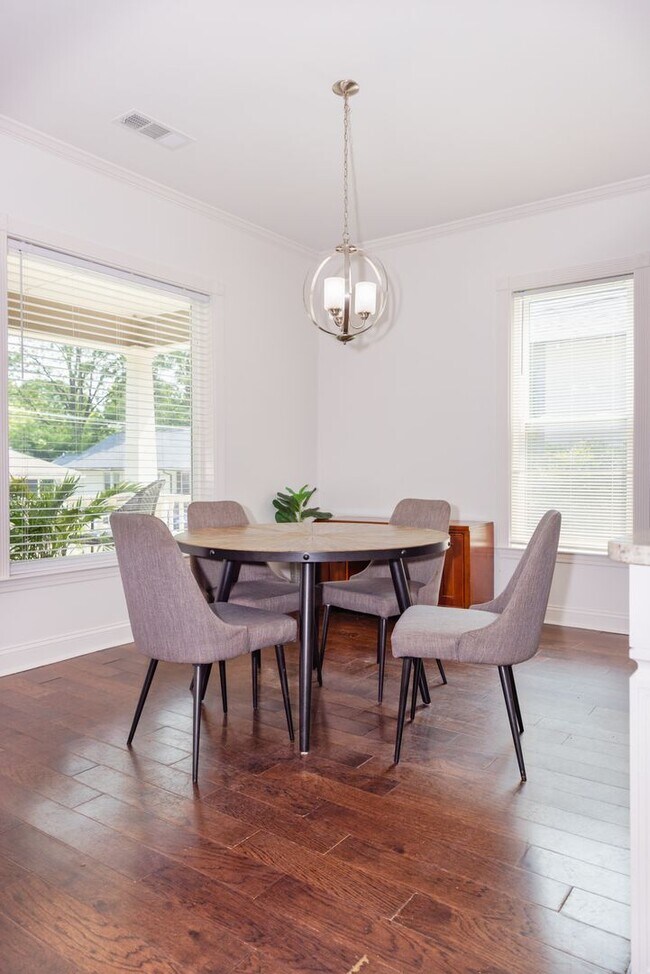 Building Photo - Spacious 4/3.5 w/ Master on Main and Fully...