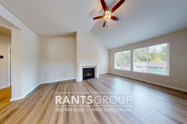Building Photo - 3 Car Garage! Private Beach Access! Fantastic Location! I5 & shopping only 5 minutes away!