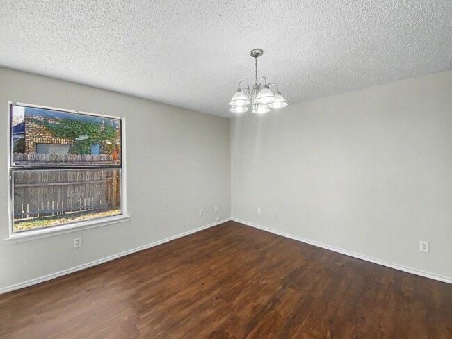 Building Photo - Spacious, Updated Townhome in Garland