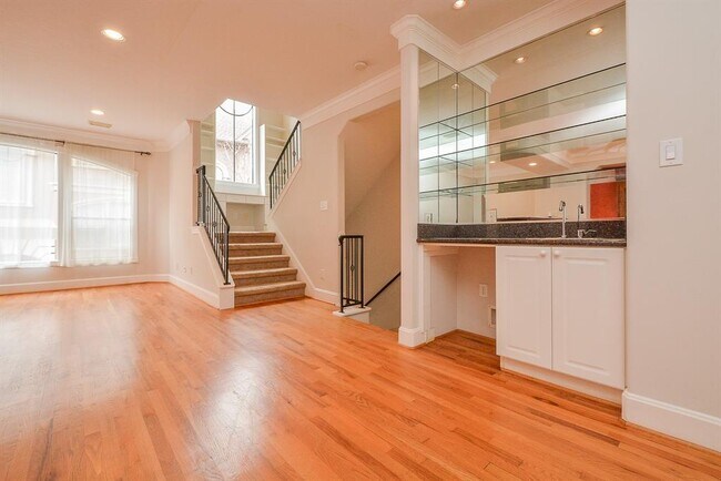 Building Photo - 2422 Dorrington St