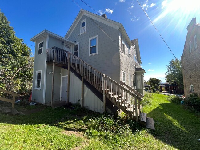 Building Photo - JUNE 2026 - Duluth MN 7 Bed - 2 Bath Singl...