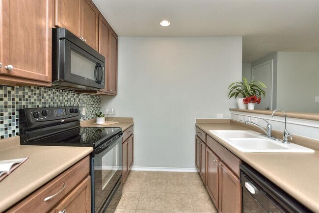Building Photo - 2206 Weiss Ln
