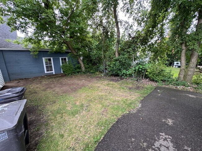 Building Photo - Trail St 223-225 W
