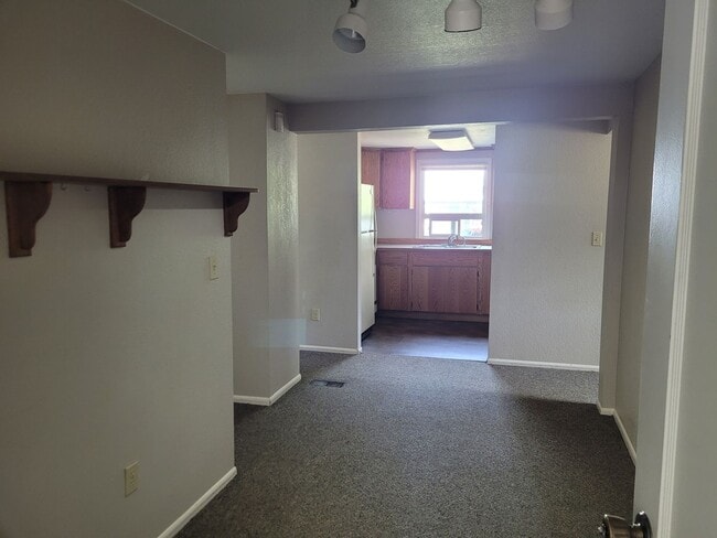 Building Photo - Great 3 bedroom, 2 bath home