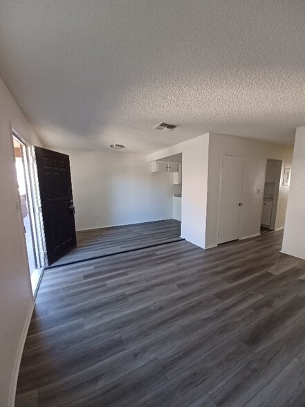 Building Photo - 4114 W Ave L