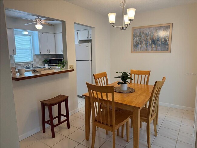 Building Photo - 5107 Park Lake Dr