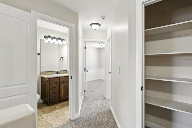 Building Photo - 3 bedroom- 2.5 bath Townhouse