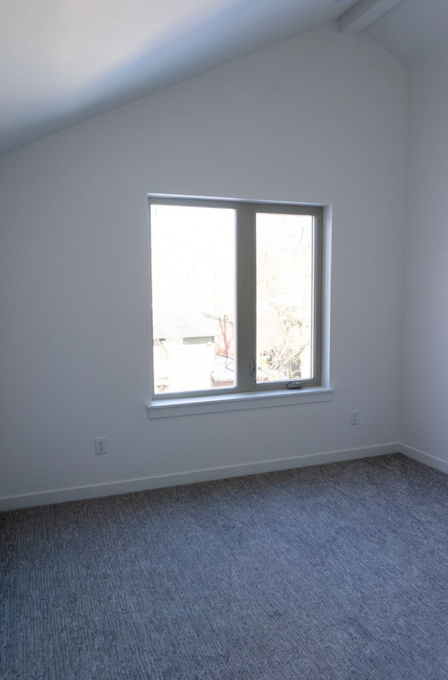 Building Photo - 30535 SW Magnolia Ave