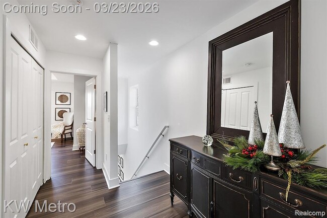 Building Photo - 5931 Stella Dr