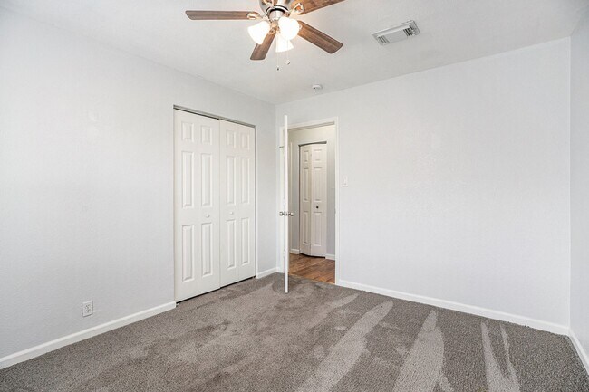 Building Photo - 6709 Fairway Dr
