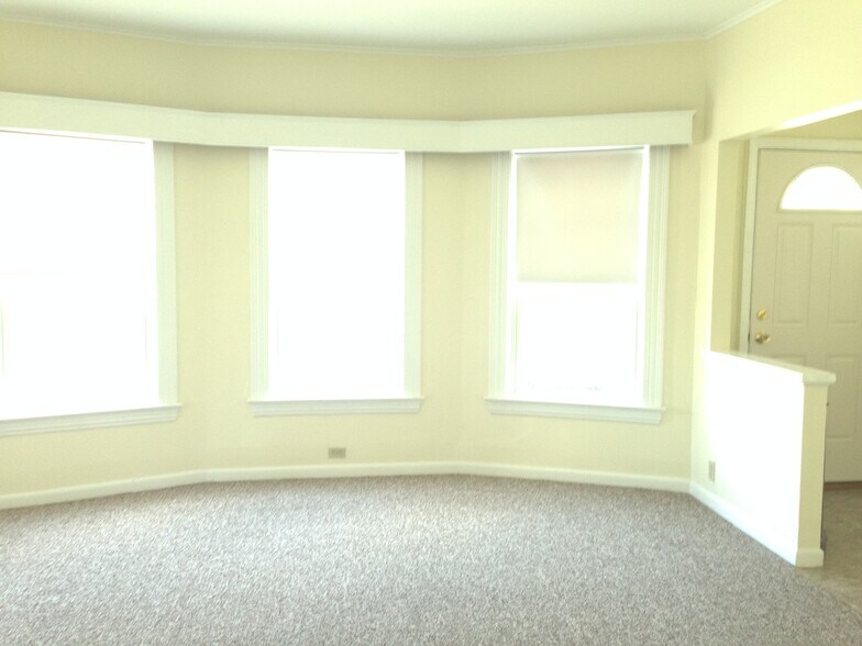 Building Photo - 39 Cook St