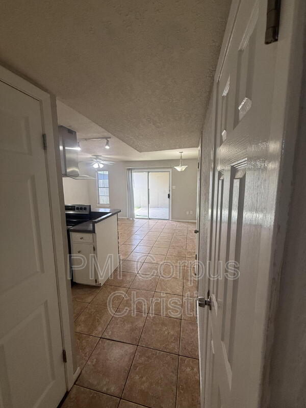 Building Photo - 5001 Meandering Ln