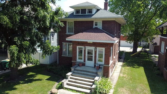 Building Photo - 252 N Raynor Ave