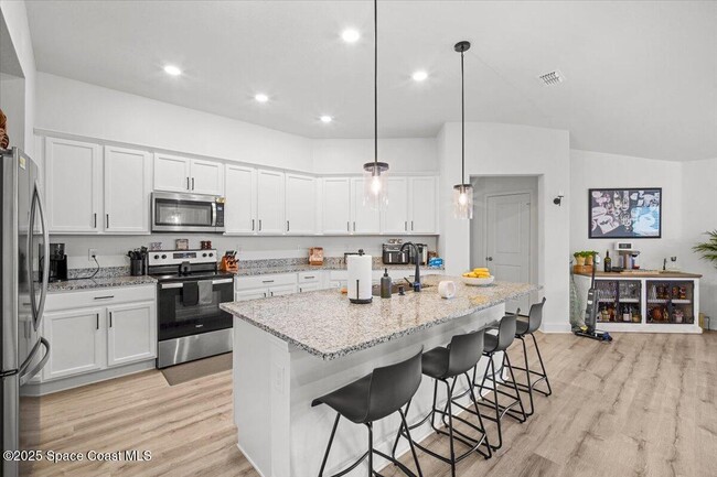 Building Photo - 527 Glaspell Cir SE