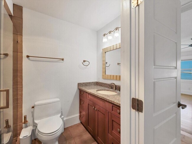 Building Photo - 226 Golden Gate Point