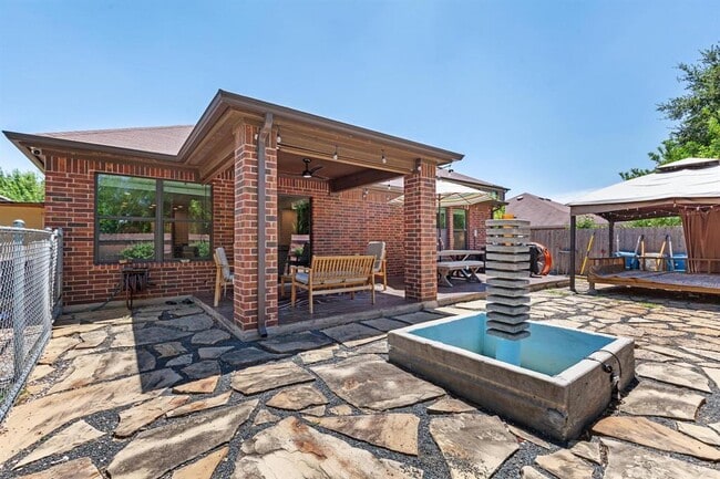 Building Photo - 14224 Lake Victor Dr