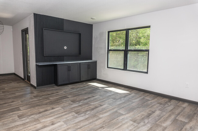 Building Photo - 3476 Sparco Dr