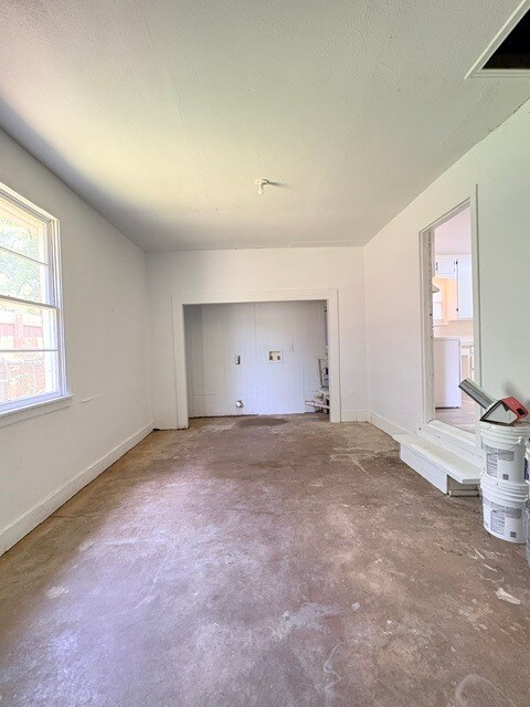 Building Photo - 1824 S Fleishel Ave