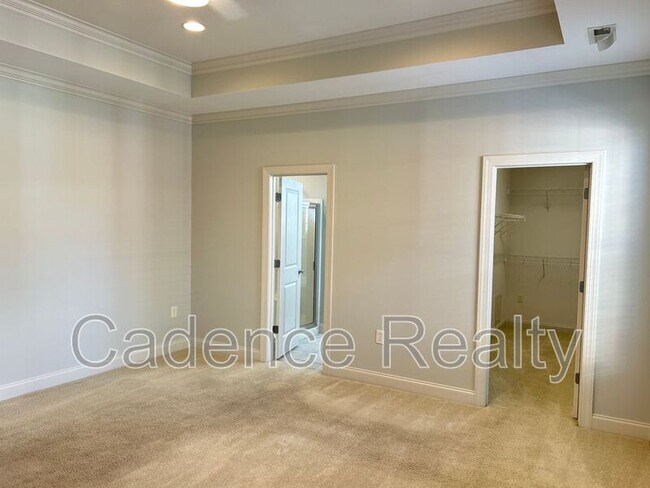 Building Photo - 814 Lambrook Dr