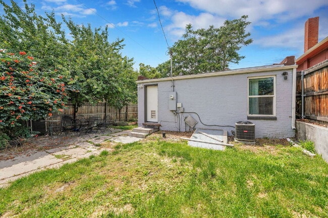 Building Photo - $2,395 - 2 Bed, 1 Bath Home in Denver with...