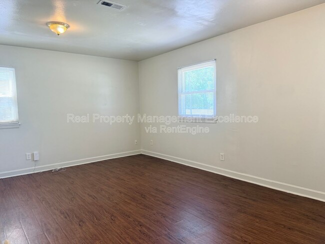 Building Photo - 419 Walton St